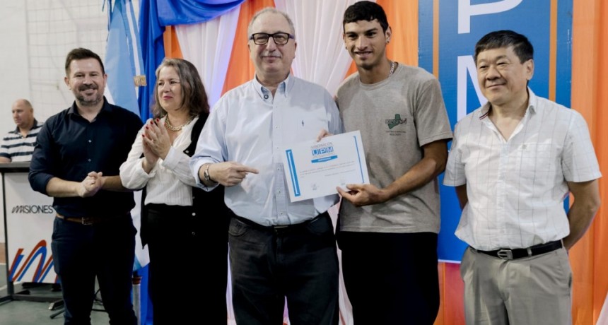 Misiones: Passalacqua encabezó ceremonia de egresados de la UPM 