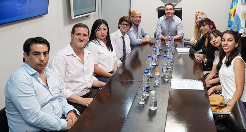 Fcio. Varela: Watson junto a finalistas varelenses de la 29º Olimpiada de Energía y Ambiente