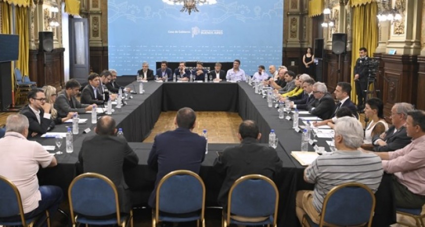 Kicillof y Cuattromo firmaron convenios con municipios para la compra de bienes de capital