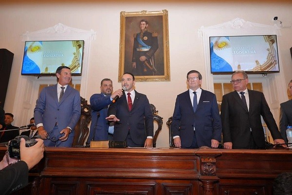 Corrientes: Juan Pablo Valdés juró como nuevo gobernador instando a “seguir transformando Corrientes”